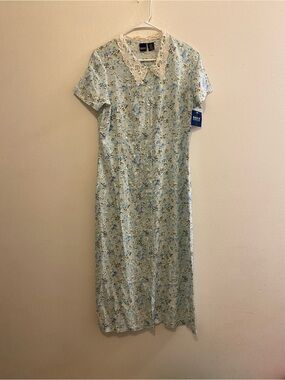 Basic Editions Light Blue Floral Maxi Dress with Cream Lace Collar